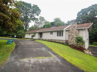 141 Merrimac Dr, Trumbull, CT 06611