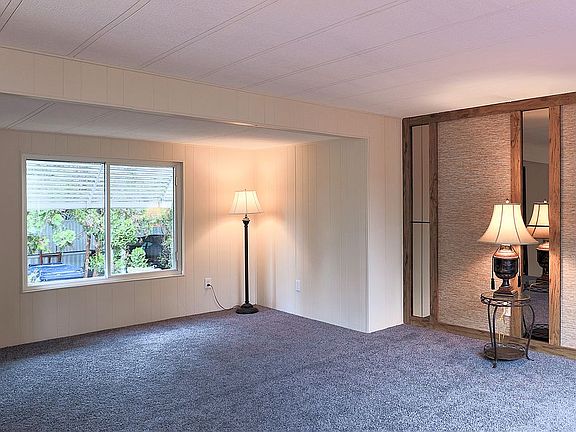 EXPANDO IN LIVING ROOM