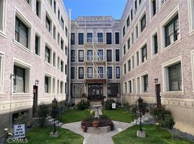2121 James M Wood Blvd W, Los Angeles, CA