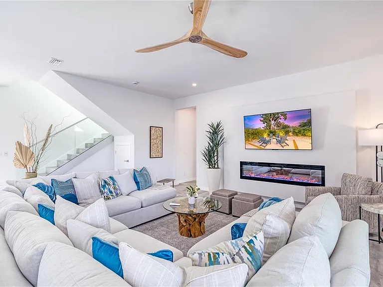 2585 Clematis St — Photo 13