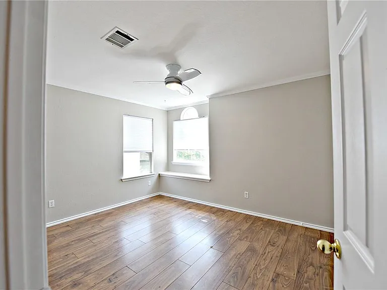 8416 Alvin High Ln — Photo 20