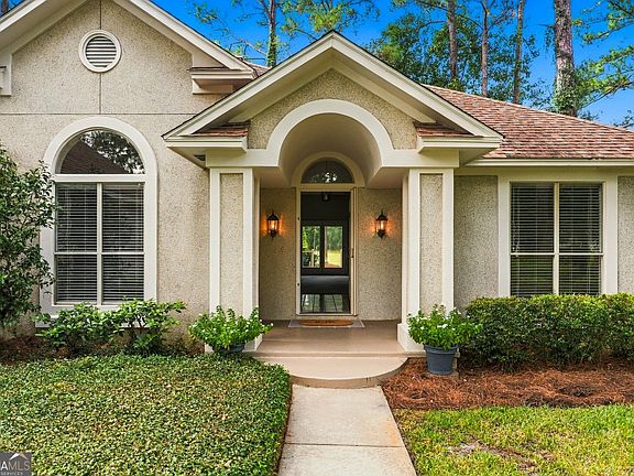 2nd image of 238 Cardinal Cir W