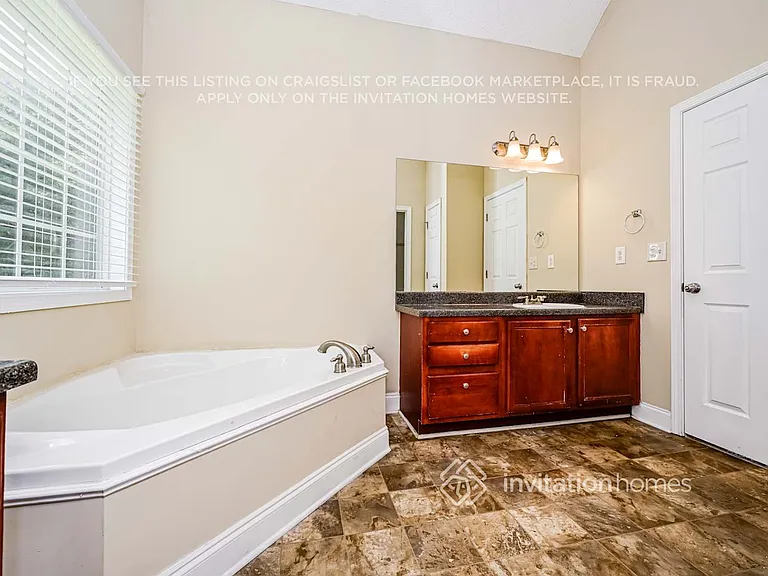 220 Hedgewood Dr — Photo 10