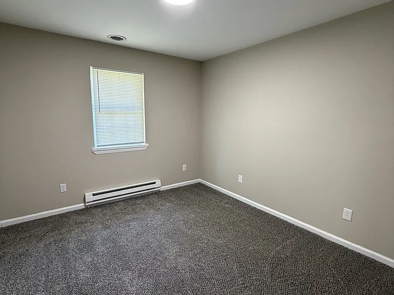 304 Elizabeth St — Photo 10