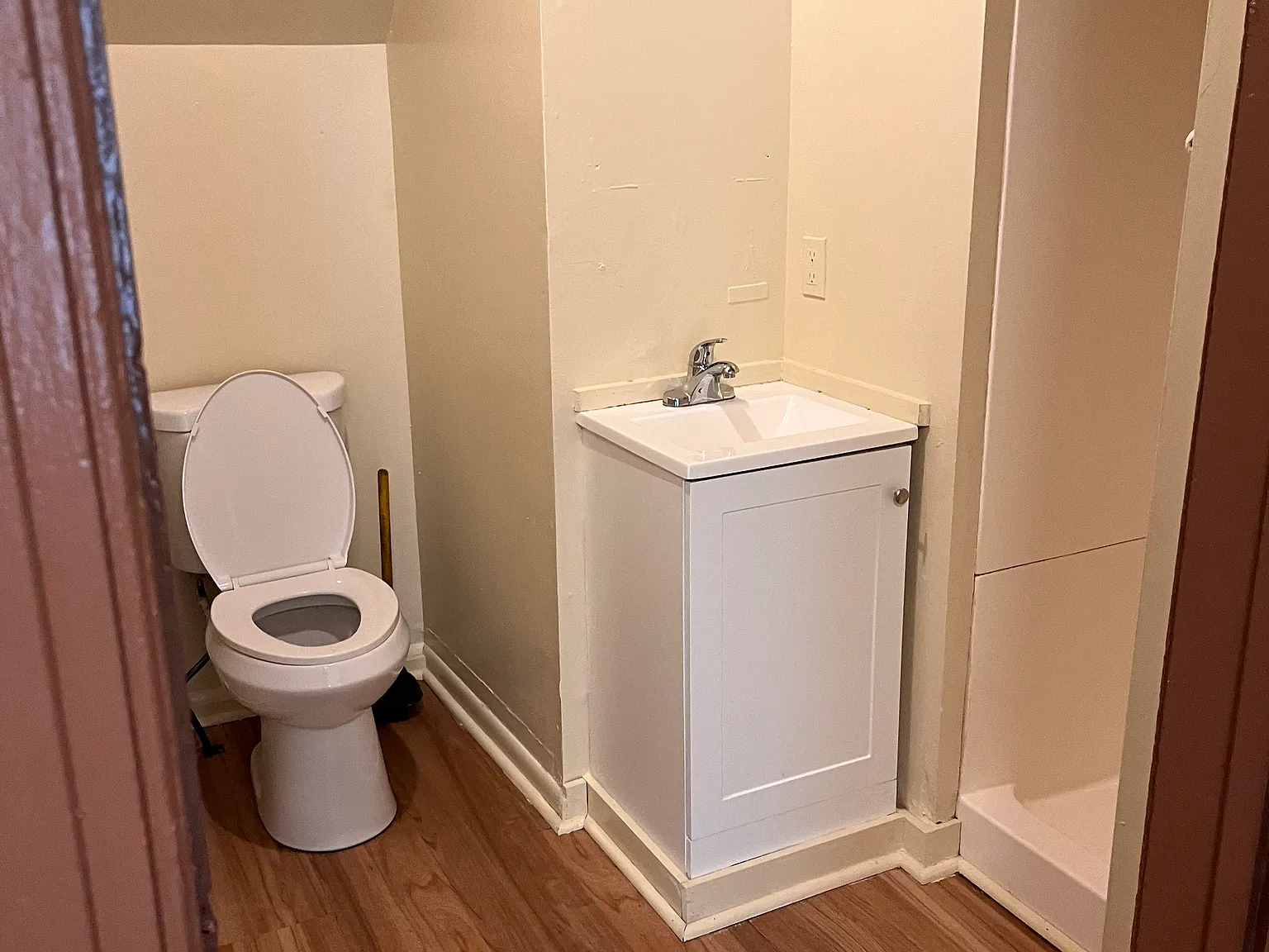 5 bed, 2.5 bath, 2291 sqft, $2,400 — Photo 3