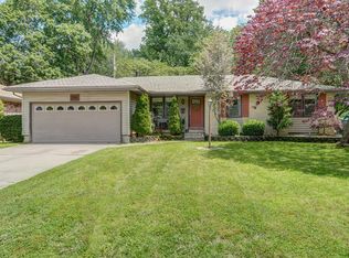 2120 S Roanoke Ave, Springfield, MO 65807