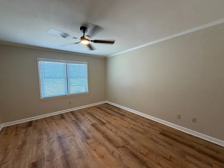 565 Cedarvilla Dr — Photo 8