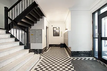 Rented by R New York