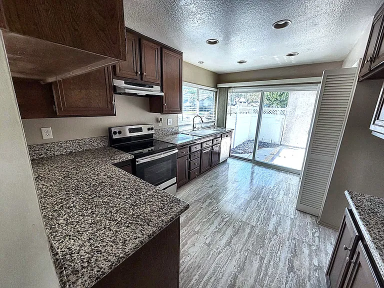 1598 Gatewood Ct — Photo 11
