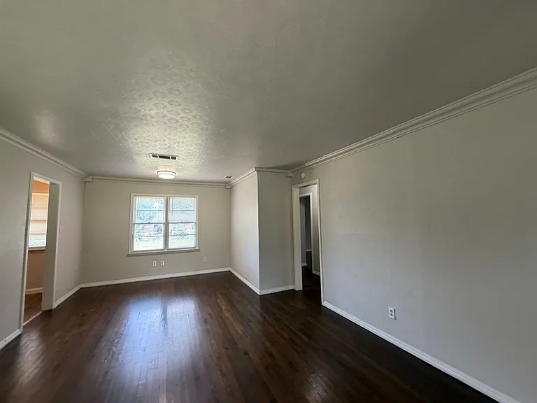 221 E Kerr Dr — Photo 8