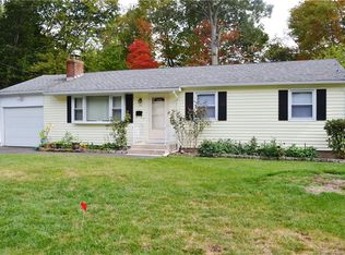 32 Banfield Ln, Bloomfield, CT 06002