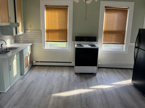 276 Park Ave Floor 2, Woonsocket, RI 02895