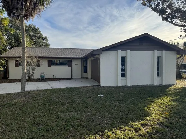 5226 Fredrick Rd, Fruitland Park, FL 34731