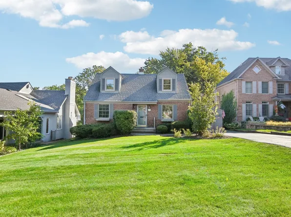 263 Holmes Ave, Clarendon Hills, IL 60514