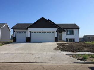 13 Olive Tree Cir, Minot, ND 58703