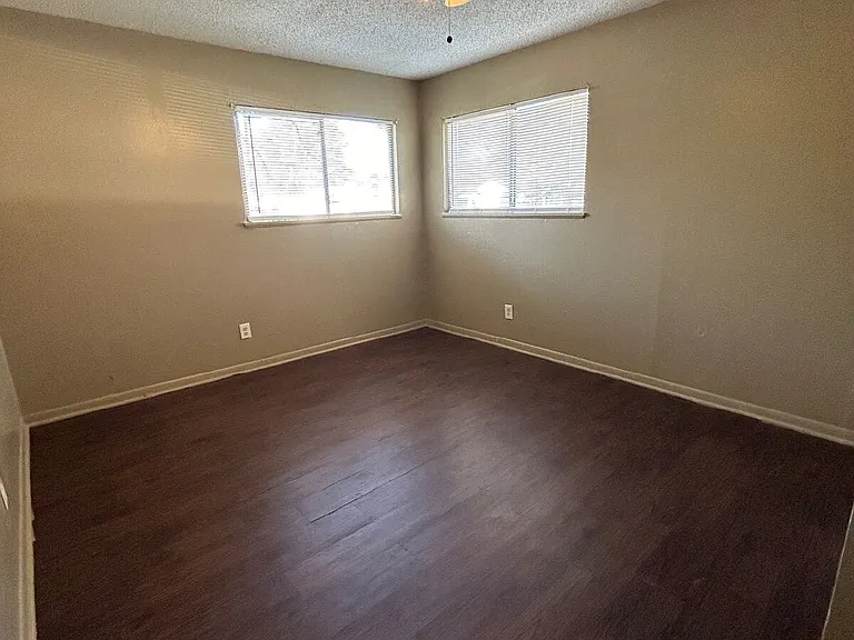 1105 Culverhouse St — Photo 3
