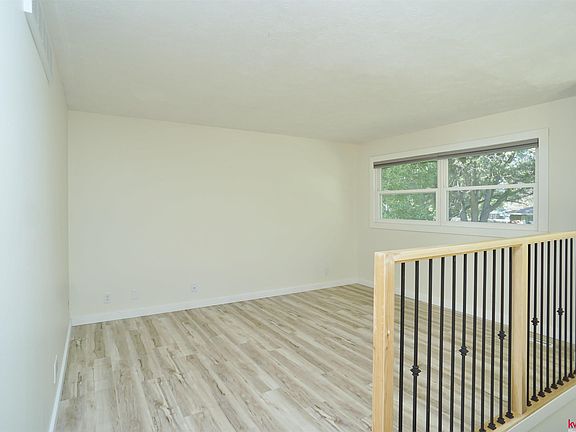 3rd image of 821 W South St
