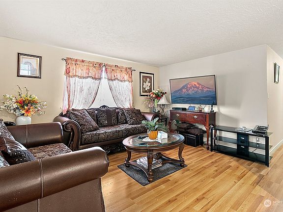 3rd image of 602 S 91th Street