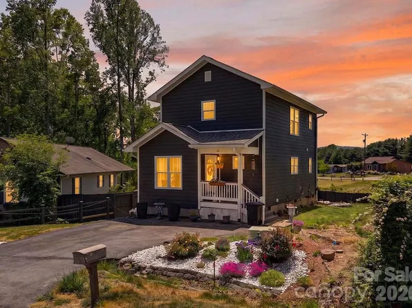 100 Victoria Springs Dr, Flat Rock, NC 28731