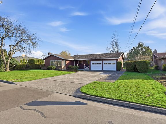 4th image of 922 NE Donelson Rd