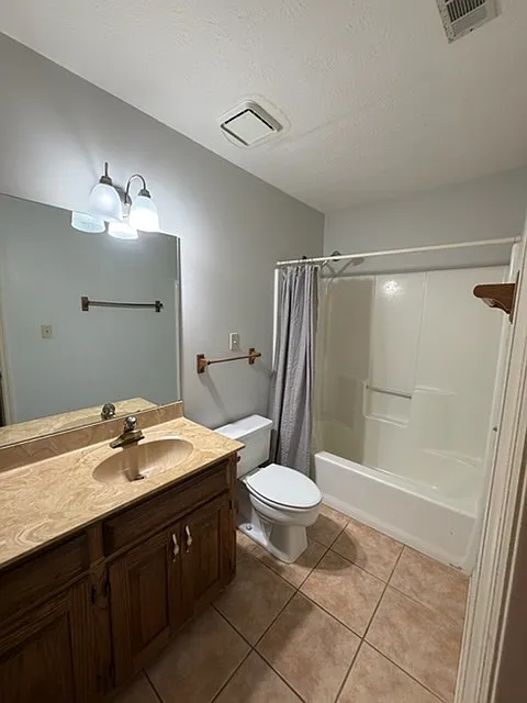 118 Country Club Drive Apt B - B — Photo 2