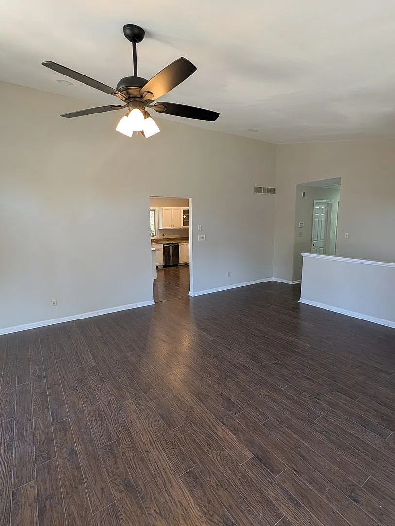 4 Bed, 3 Bath Home-Cedar Lake — Photo 4