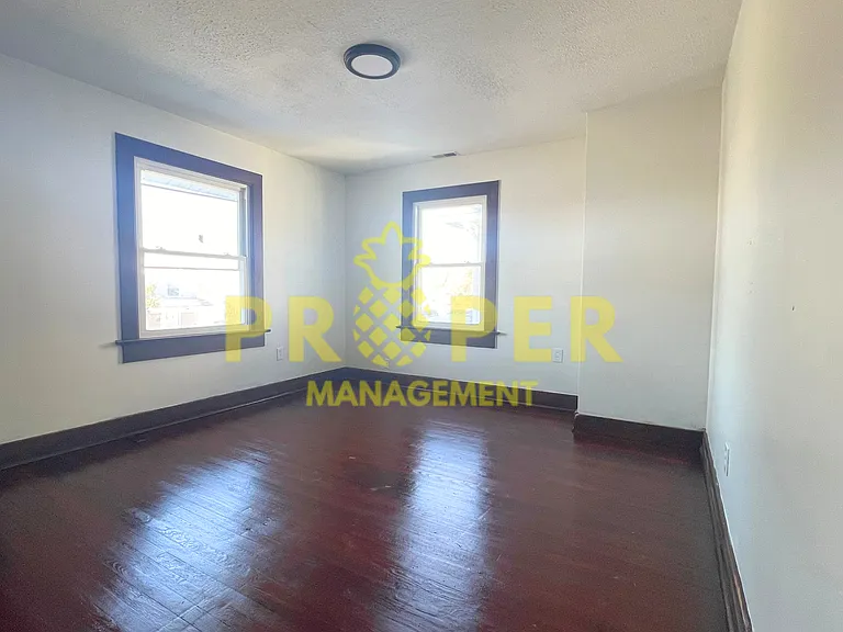 2118 Malvern Ave — Photo 10