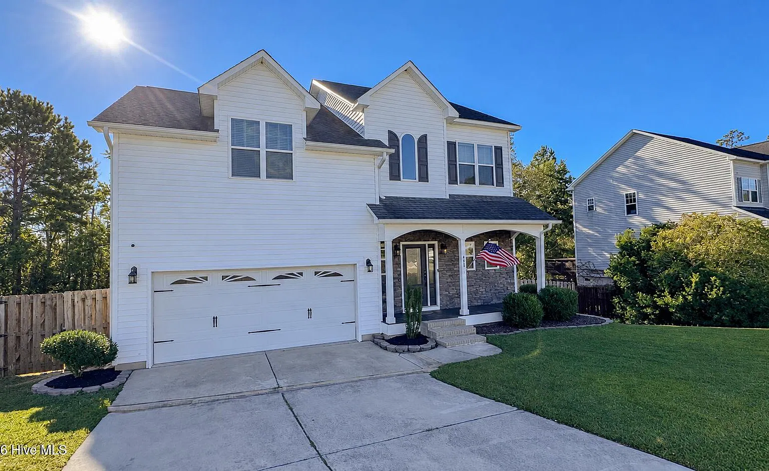 4 bed, 2.5 bath, 1946 sqft, $2,250 — Photo 2