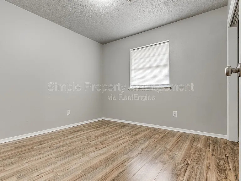 7505 NW 29th St — Photo 18