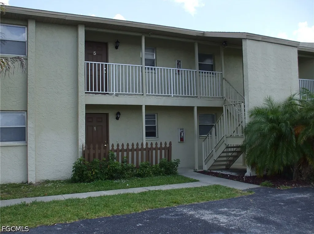 2 bed, 2.0 bath, 950 sqft, $1,400 — Photo 2