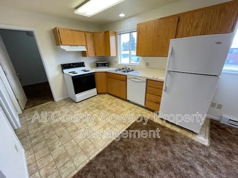 Building Photo - 509 E Curtis St #201