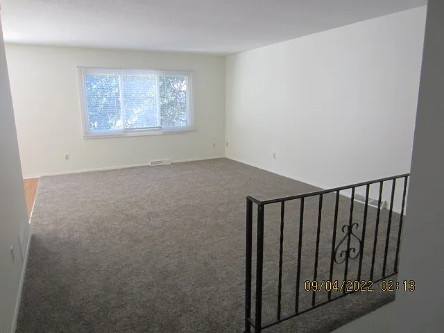 7908 Living Room3_09092022