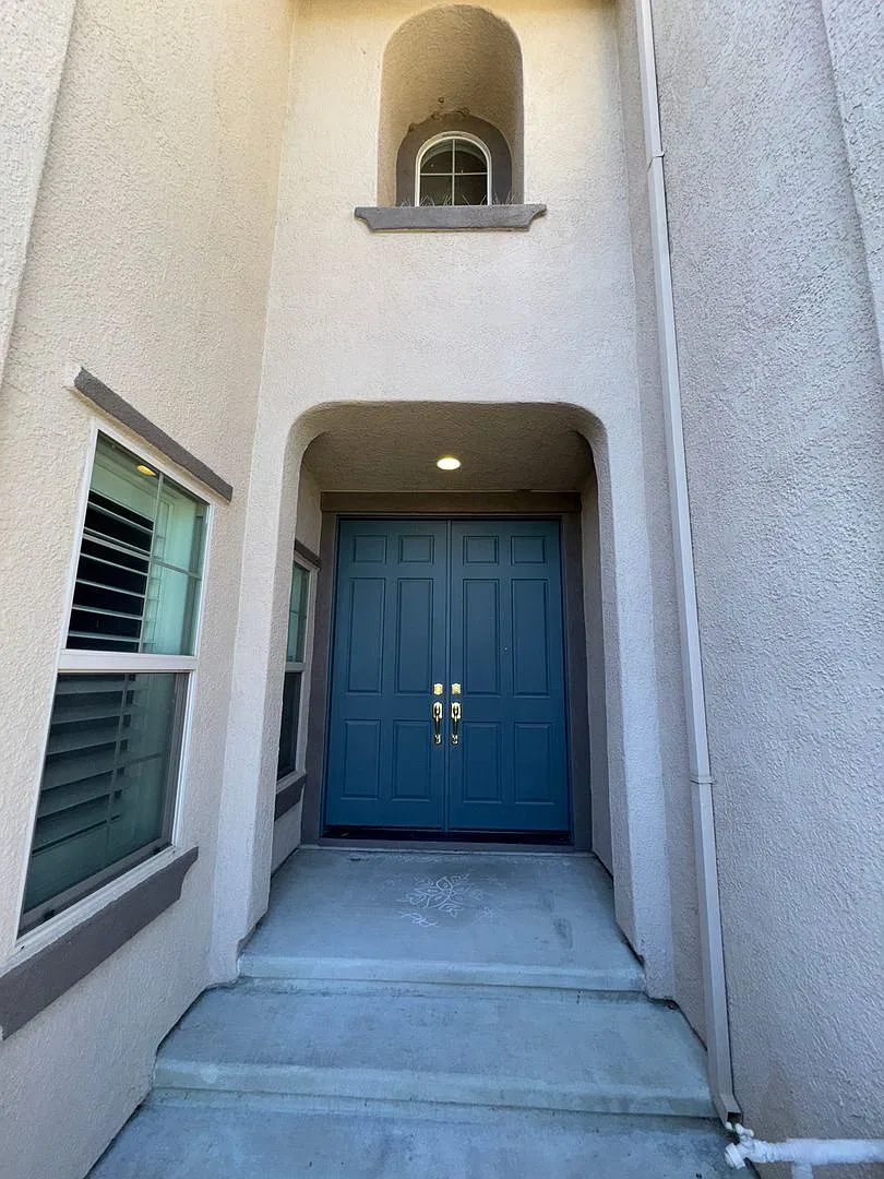 5 Bedroom House — Photo 2