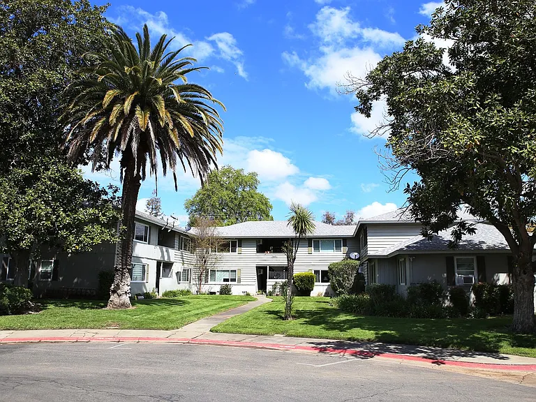 Village Commons Apts. — Photo 15