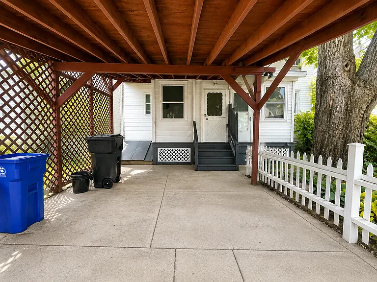 577 Lincoln St — Photo 27