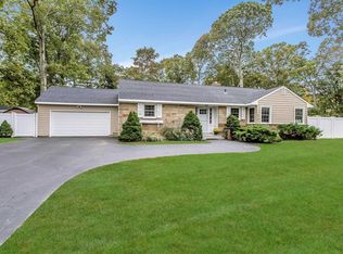 30 Timberpoint Rd, East Islip, NY 11730