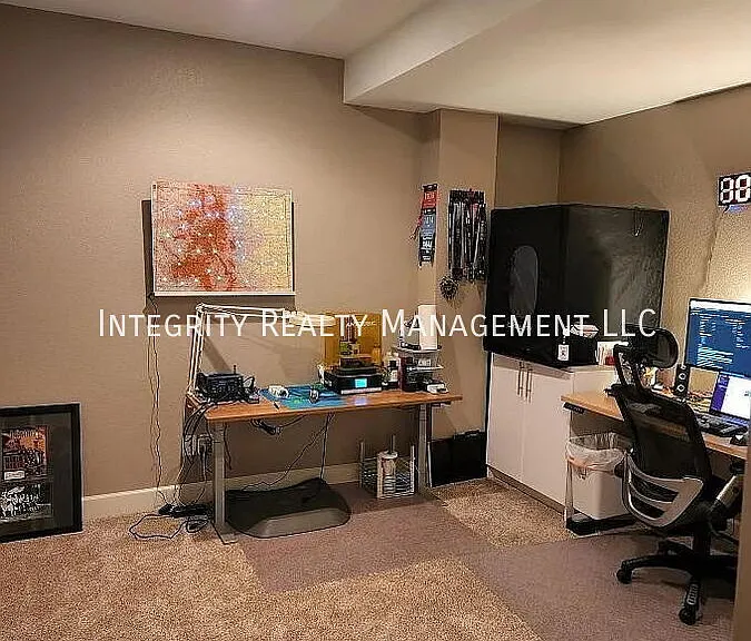 692 Jarvis Dr — Photo 18