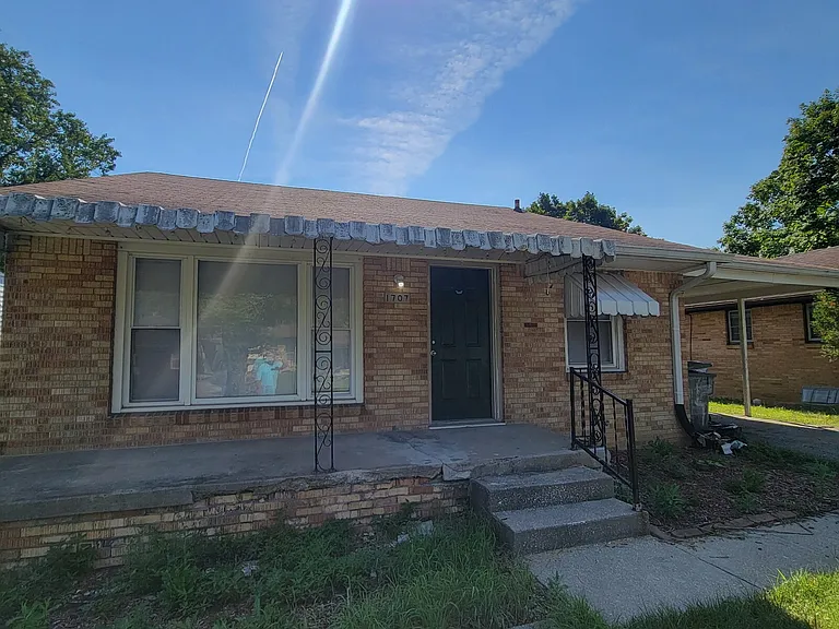 1707 N Coolidge Ave — Photo 1