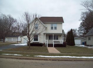 108 4th St, Walnut, IL 61376
