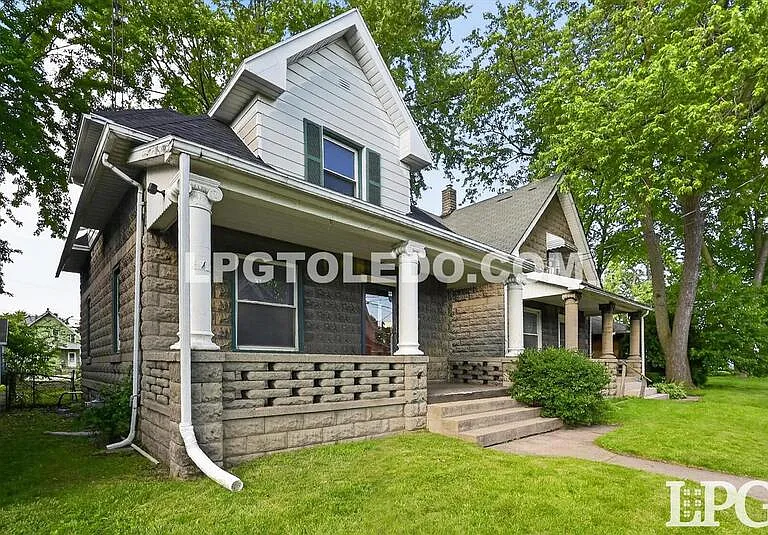 1715 Greenwood Ave — Photo 2
