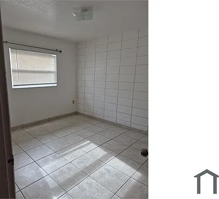 854 E Orange St — Photo 5