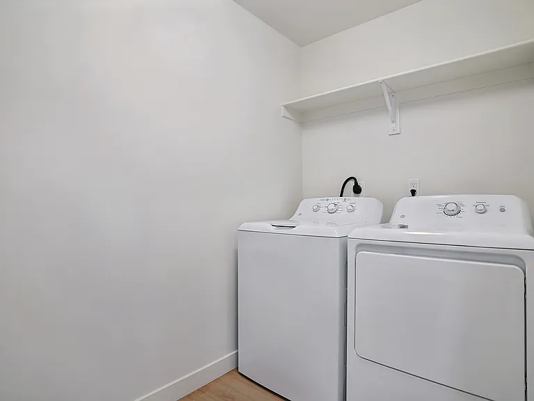 Full-sized Washer/ Dryer in Unit