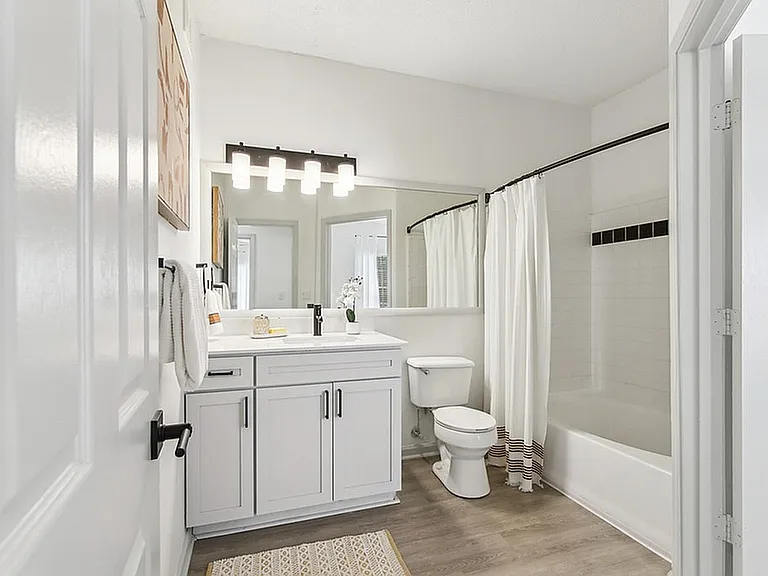 2x1 1087 sqft B1U - Unit 106 - Bathroom