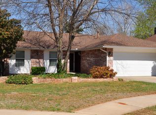 605 Coopers Hawk Dr, Norman, OK 73072