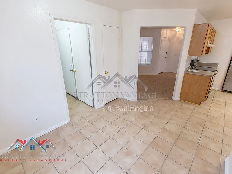 5706 N 74th Dr — Photo 10