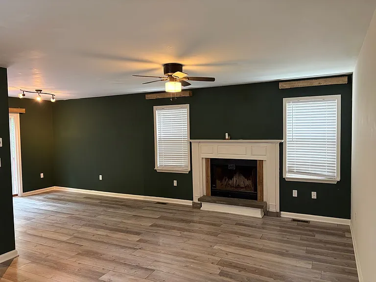 555 Upland St — Photo 2