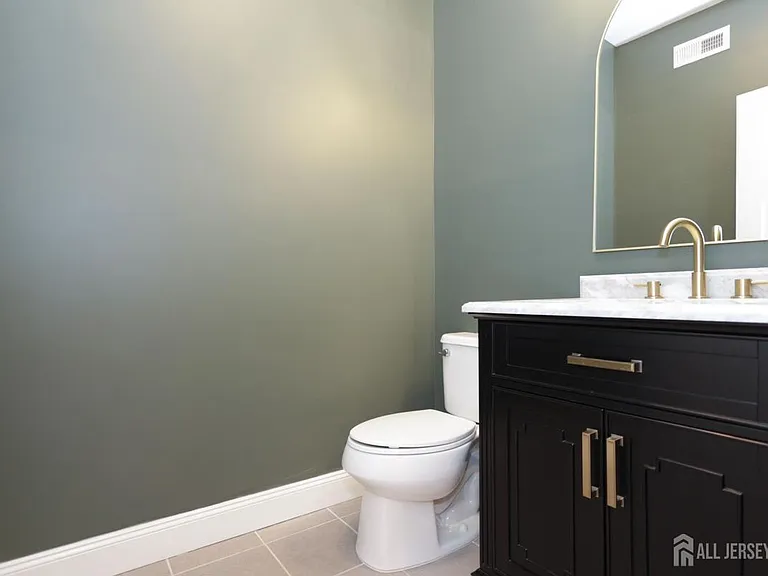 10 Gonzalez Dr — Photo 13