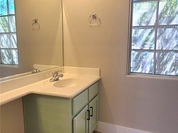5th image of 2278 Chestnut Ranch Ave