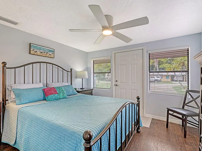 6061 Border Ln — Photo 20