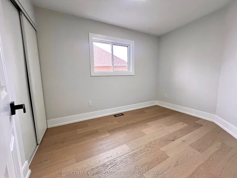 100 Woodroof Cres — Photo 19